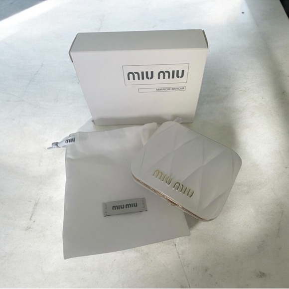 Miu miu Compact Mirror & Silver Necklace - Picture 4 of 4